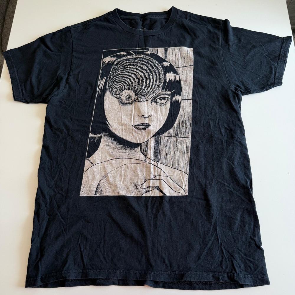 Junji Ito Uzumaki Manga Graphic T-Shirt Mens Medium Black Ripple Junction Horror